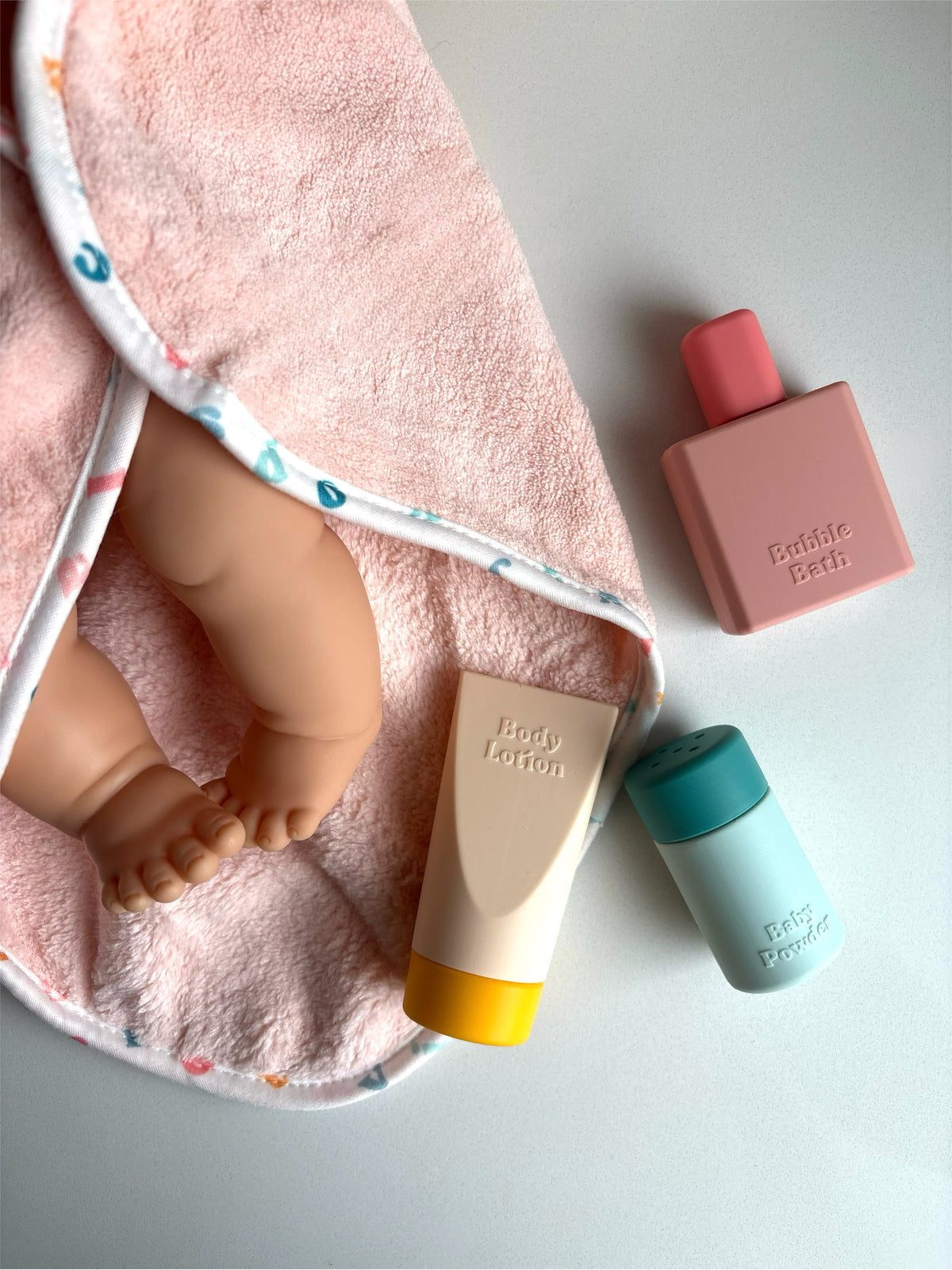 Tiny Harlow - Tiny Bath time
