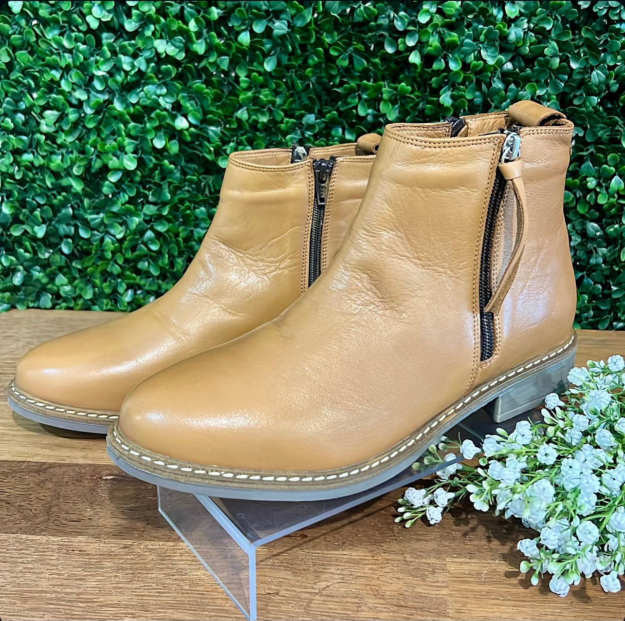 Luna Sole Clover Ankle Boot - Tan