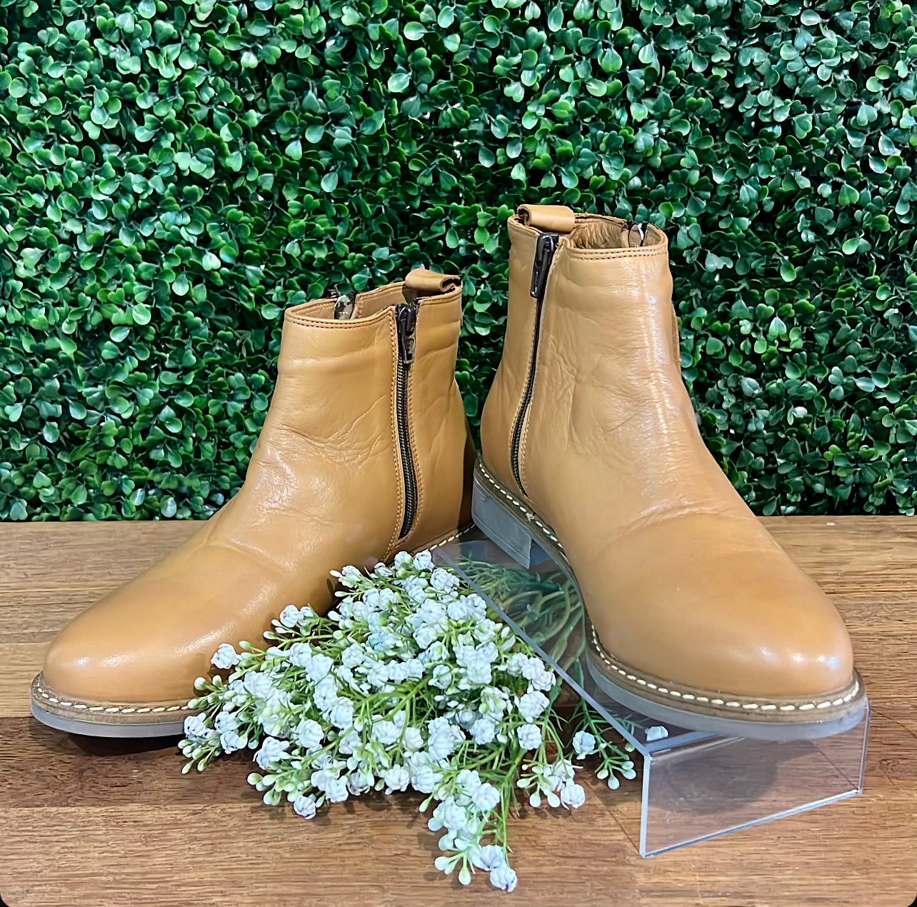 Luna Sole Clover Ankle Boot - Tan