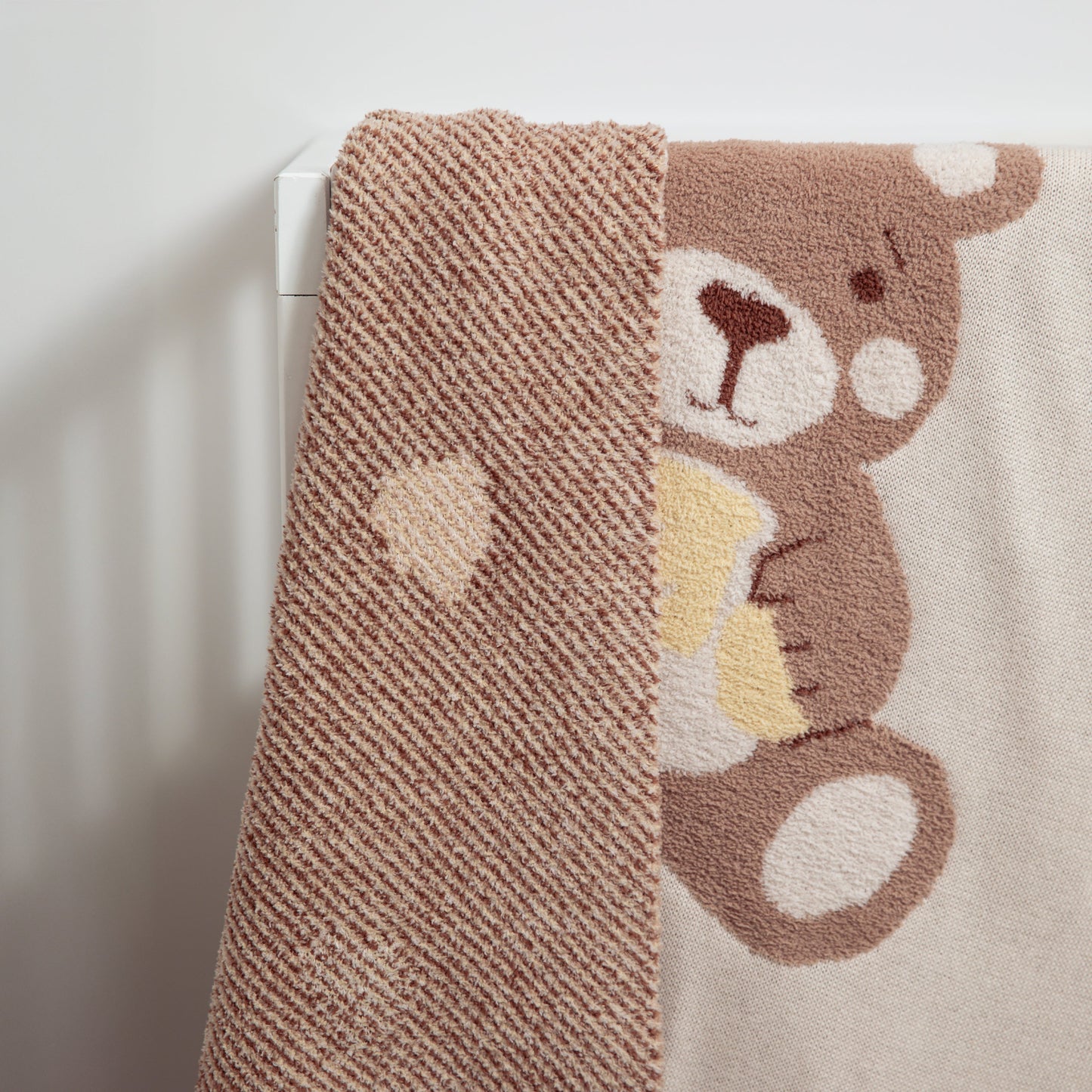 Fluffly Jacquard Blanket - Cuddly Bear